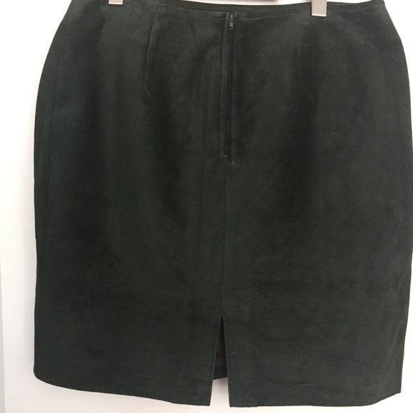 Danier  Pencil Skirt.  Size 16.  Color Green - Picture 2 of 4